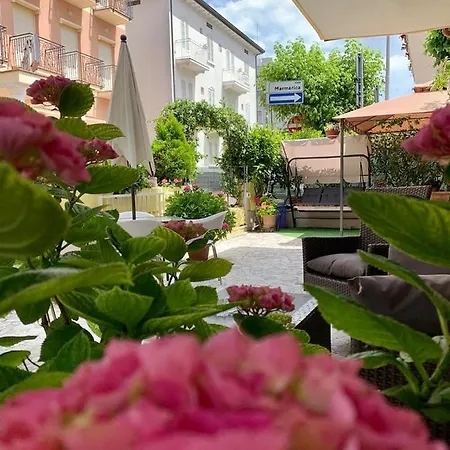 بيت ضيافة In Guest - New Cirene Double Comfort And Half Package ريميني